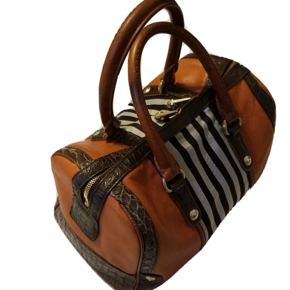 Henri Bendel barrel style bag - Picture 2 of 7